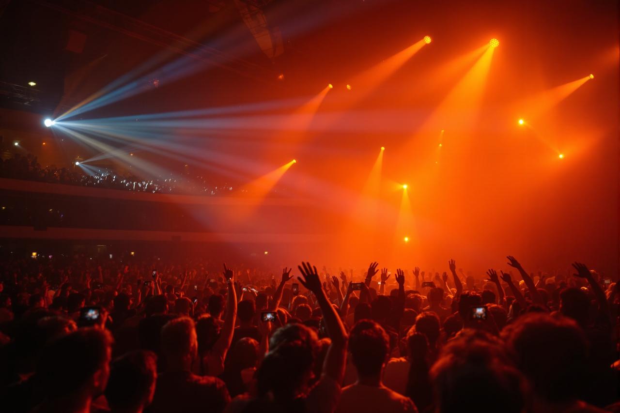 国产高清在线影迷见面会圆满举行，万名粉丝热情参与